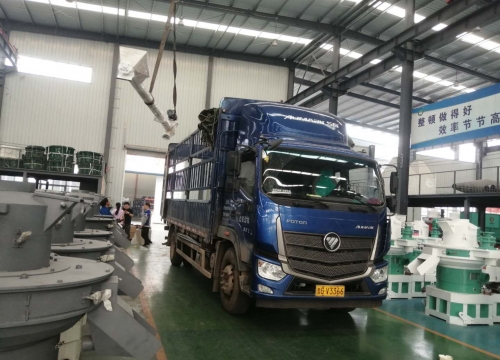 山东金格瑞机械有限公司年产1.3万吨木屑颗粒机生产线发往印度