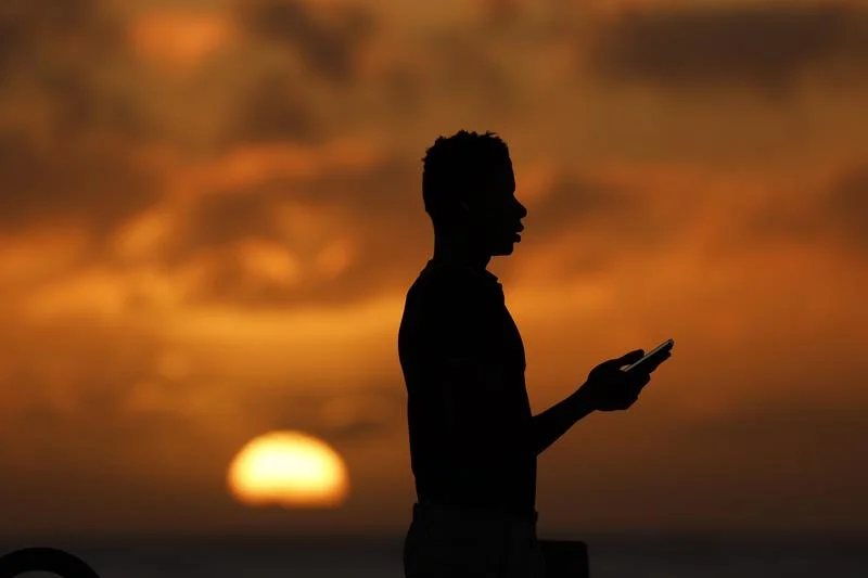 Dumbphones Make a Smarter Comeback: Why Tech Users Are Ditching Smartphones in 2025