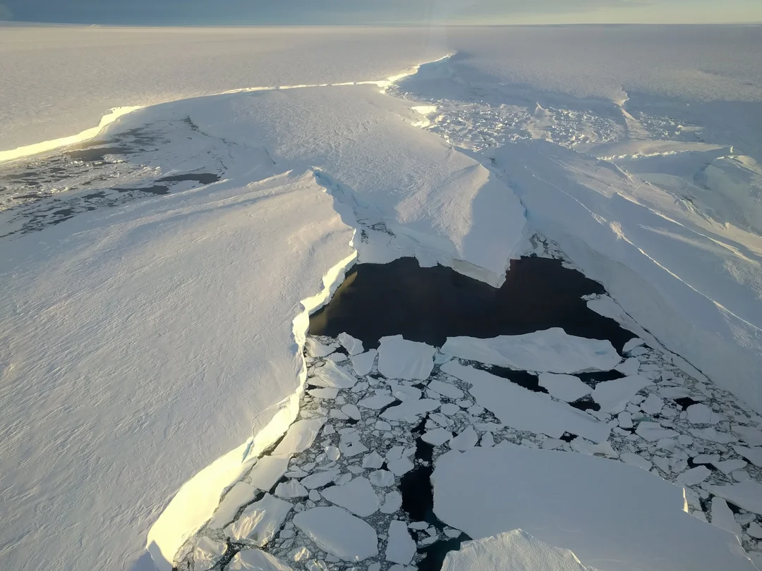 Antarctic Glacier Caught in Act of ‘Ice Piracy’: How Satellites Uncovered a Rapid Shift in Ice Flow
