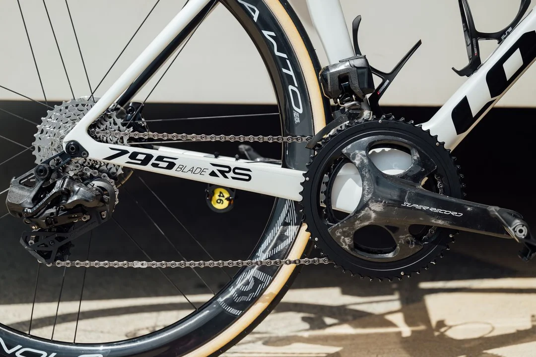 Campagnolo Gears Up for a Comeback: 13-Speed Wireless Groupset Spotted at Giro d’Italia, Thumb Shifter Returns!