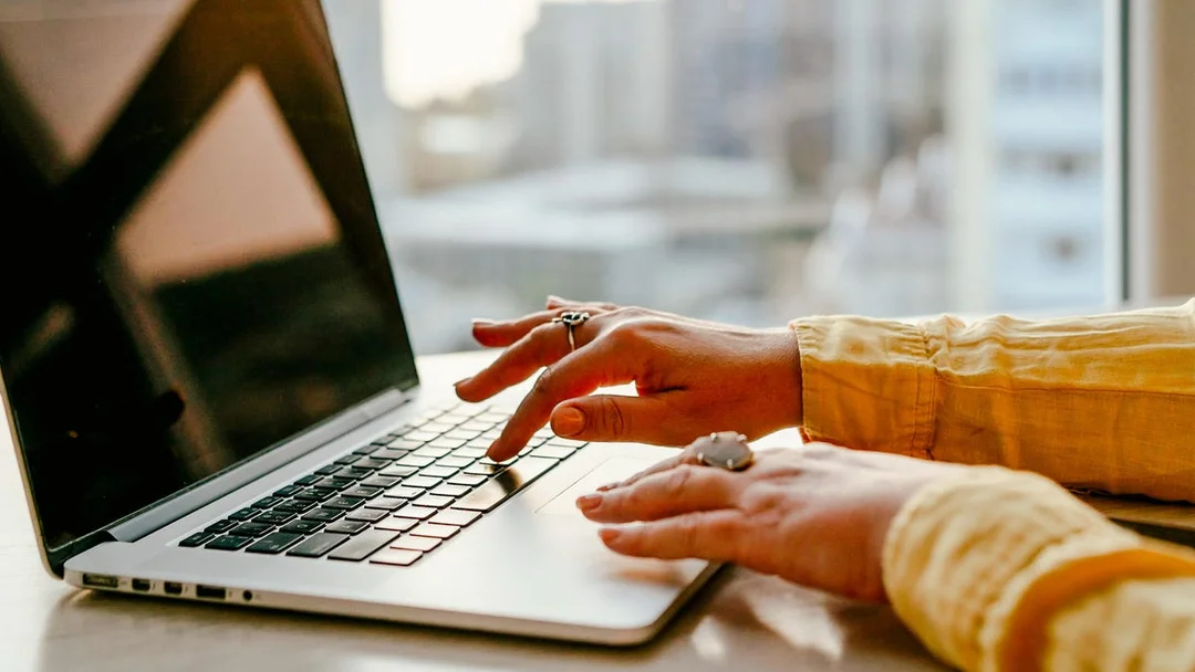 AI-Powered Writing Tools: Enhancing or Diluting Your Voice?