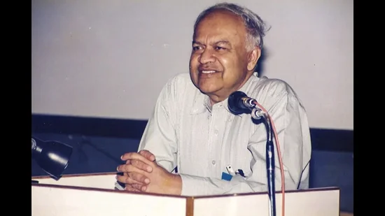 India Mourns Loss of Renowned Astrophysicist Jayant Narlikar, Champion of Alternative Cosmology