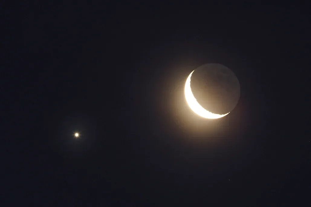 Don’t Miss the Mini Planet Parade: Venus, Saturn, and the Moon Align in the Morning Sky!