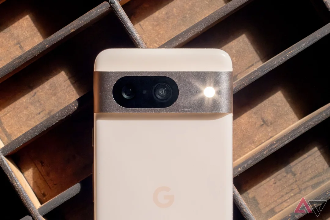 Android 16 Beta: A Smaller ‘At a Glance’ Widget and Customizable Quick Settings Headline the Upgrade